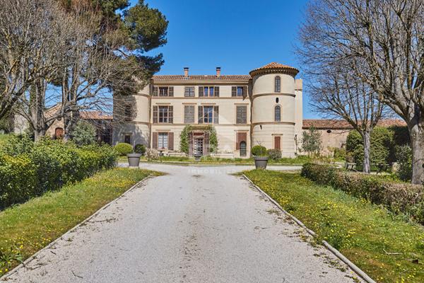 RARE A LA VENTE - COEUR DU VILLAGE DE CABRIES - APARTEMENT 4 pièce(s) 125 m2