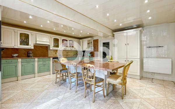 Maison à vendre    6 pièces • 320 m2 Arnières-sur-Iton