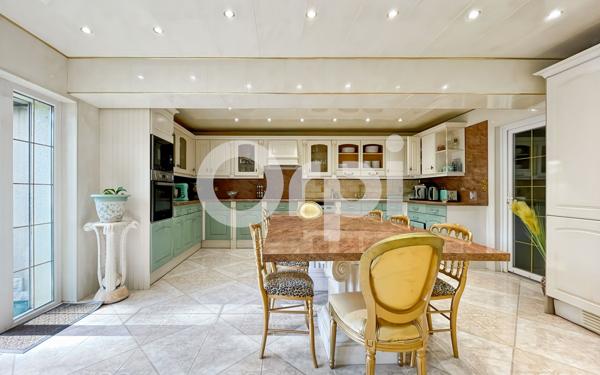 Maison à vendre    6 pièces • 320 m2 Arnières-sur-Iton