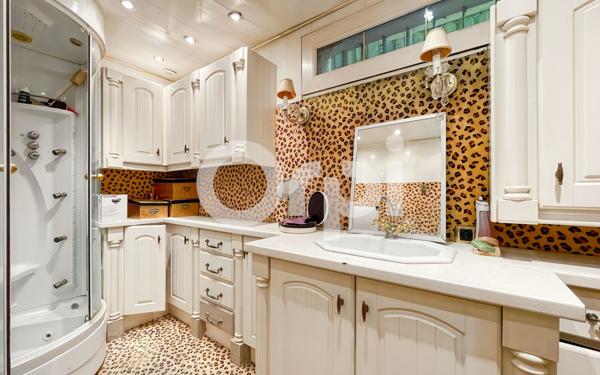 Maison à vendre    6 pièces • 320 m2 Arnières-sur-Iton