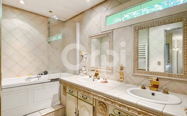 Maison à vendre    6 pièces • 320 m2 Arnières-sur-Iton