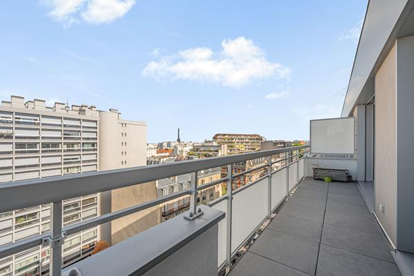 APPARTEMENT BAIGNÉ DE LUMIÈRE ? BALCON DE 8 M² ? VUE TOUR EIFFEL ? CLIMATISÉ ? PARKING