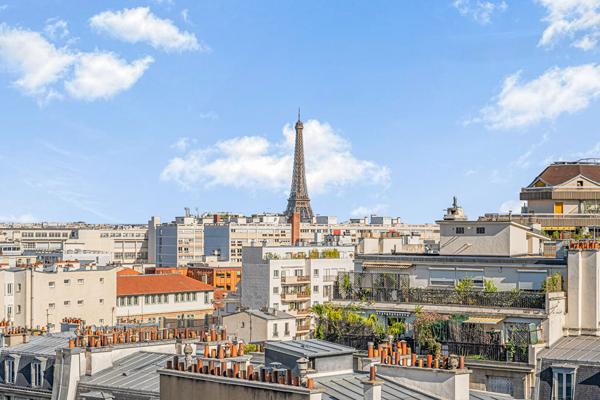 APPARTEMENT BAIGNÉ DE LUMIÈRE ? BALCON DE 8 M² ? VUE TOUR EIFFEL ? CLIMATISÉ ? PARKING