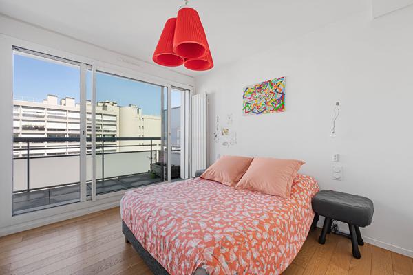APPARTEMENT BAIGNÉ DE LUMIÈRE ? BALCON DE 8 M² ? VUE TOUR EIFFEL ? CLIMATISÉ ? PARKING