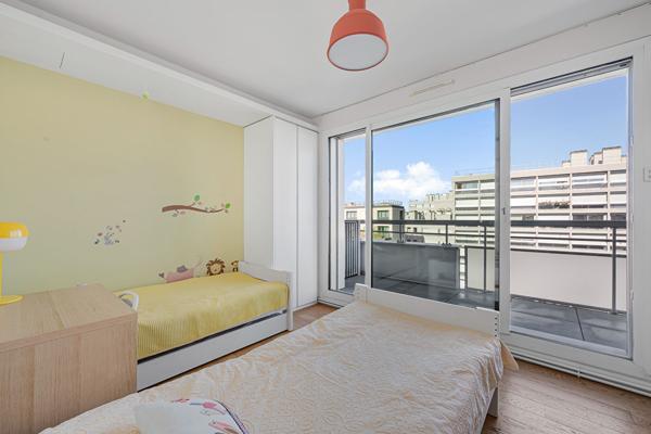 APPARTEMENT BAIGNÉ DE LUMIÈRE ? BALCON DE 8 M² ? VUE TOUR EIFFEL ? CLIMATISÉ ? PARKING