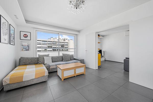 APPARTEMENT BAIGNÉ DE LUMIÈRE ? BALCON DE 8 M² ? VUE TOUR EIFFEL ? CLIMATISÉ ? PARKING