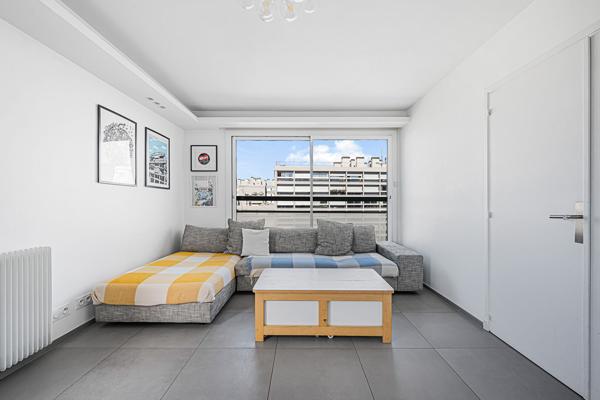 APPARTEMENT BAIGNÉ DE LUMIÈRE ? BALCON DE 8 M² ? VUE TOUR EIFFEL ? CLIMATISÉ ? PARKING