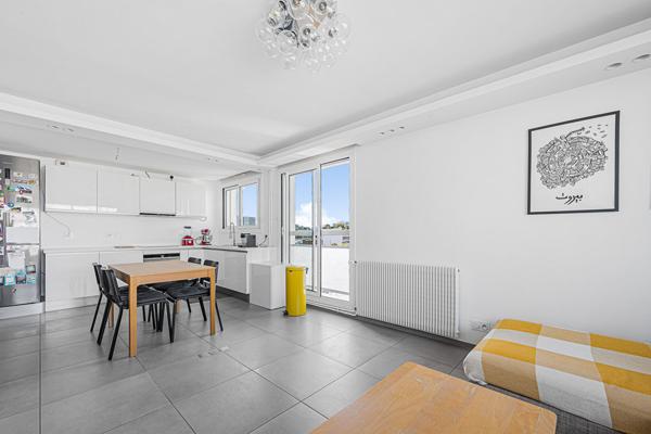 APPARTEMENT BAIGNÉ DE LUMIÈRE ? BALCON DE 8 M² ? VUE TOUR EIFFEL ? CLIMATISÉ ? PARKING