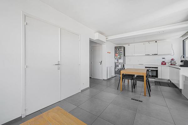 APPARTEMENT BAIGNÉ DE LUMIÈRE ? BALCON DE 8 M² ? VUE TOUR EIFFEL ? CLIMATISÉ ? PARKING