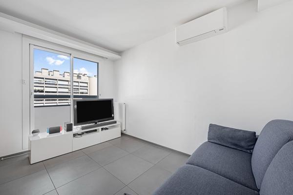 APPARTEMENT BAIGNÉ DE LUMIÈRE ? BALCON DE 8 M² ? VUE TOUR EIFFEL ? CLIMATISÉ ? PARKING