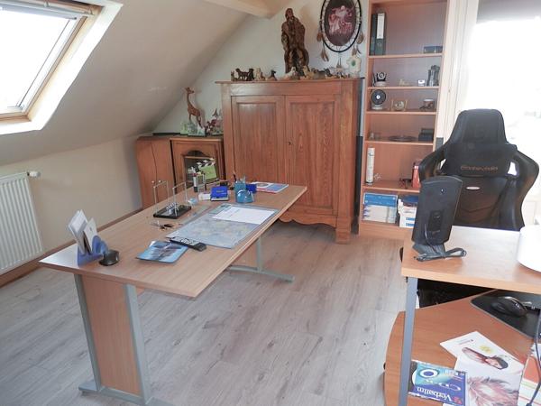 MAISON Familiale sur Sous-Sol avec 6 Chambres, Véranda et Terrasse