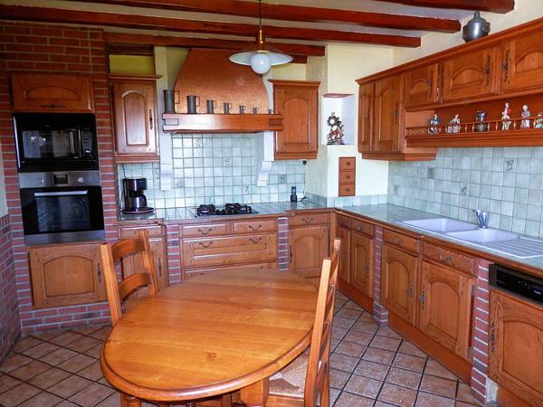 MAISON Familiale sur Sous-Sol avec 6 Chambres, Véranda et Terrasse