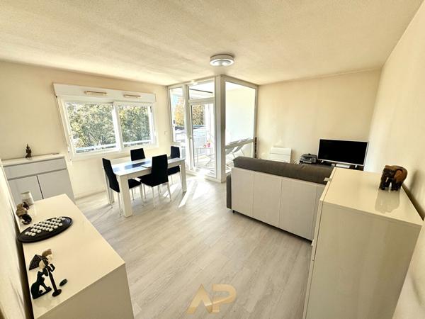 Appartement - 2 pièce(s) - La Rochelle - 43 m2 €265 000 ** - Référence JH644D1