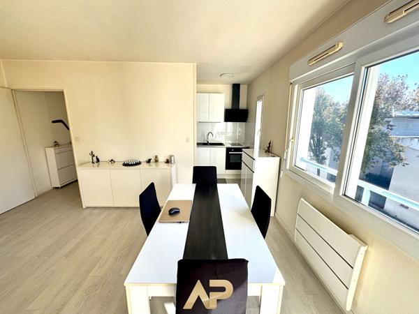 Appartement - 2 pièce(s) - La Rochelle - 43 m2 €265 000 ** - Référence JH644D1