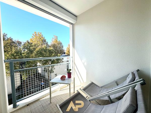 Appartement - 2 pièce(s) - La Rochelle - 43 m2 €265 000 ** - Référence JH644D1