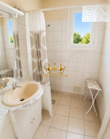 Maison proche des commodités, vus sur son jardin