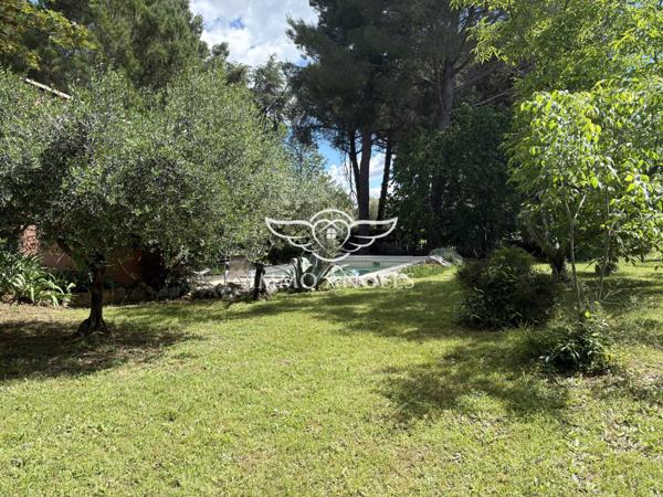 BELLE MAISON D'ENVIRON 140M2 SUR TERRAIN ARBORE DE 1080 M2 AVEC PISCINE