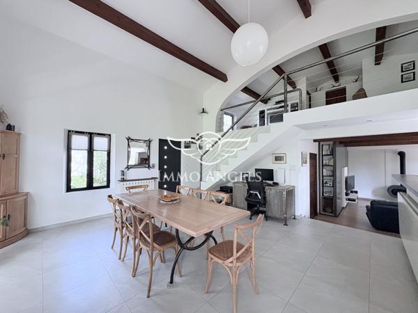 BELLE MAISON D'ENVIRON 140M2 SUR TERRAIN ARBORE DE 1080 M2 AVEC PISCINE