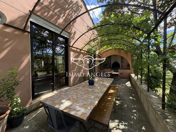 BELLE MAISON D'ENVIRON 140M2 SUR TERRAIN ARBORE DE 1080 M2 AVEC PISCINE