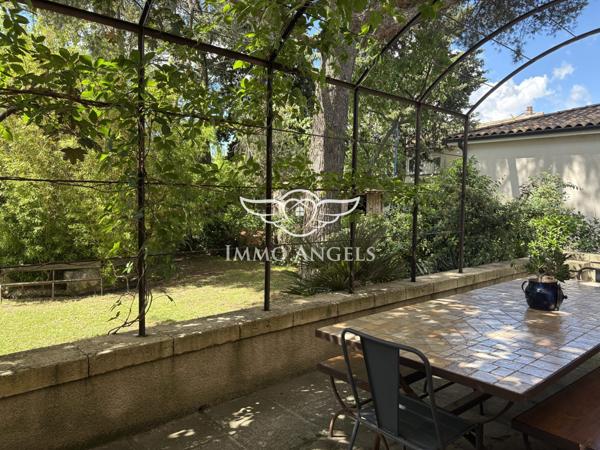 BELLE MAISON D'ENVIRON 140M2 SUR TERRAIN ARBORE DE 1080 M2 AVEC PISCINE