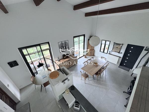 BELLE MAISON D'ENVIRON 140M2 SUR TERRAIN ARBORE DE 1080 M2 AVEC PISCINE