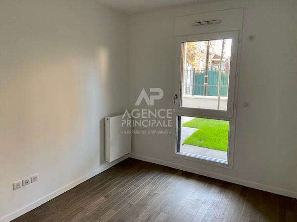 "Le Chesnay Résidence Emerige" Très beau 2 pièces entièrement rénové avec belle terrasse et jardin ! Loyer 1 423 €/mois charges comprises **  - Référence  10733