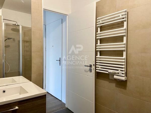"Le Chesnay Résidence Emerige" Très beau 2 pièces entièrement rénové avec belle terrasse et jardin ! Loyer 1 423 €/mois charges comprises **  - Référence  10733