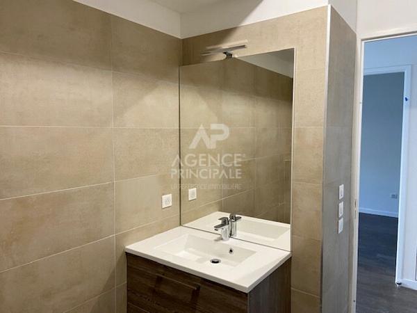 "Le Chesnay Résidence Emerige" Très beau 2 pièces entièrement rénové avec belle terrasse et jardin ! Loyer 1 423 €/mois charges comprises **  - Référence  10733