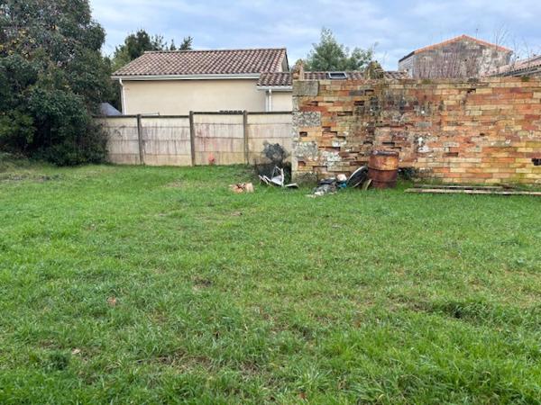 Saint-Médard-en-Jalles (33160) Démolition maison POUR TERRAIN Facade env. 25m ABSOLUMENT AU CALME