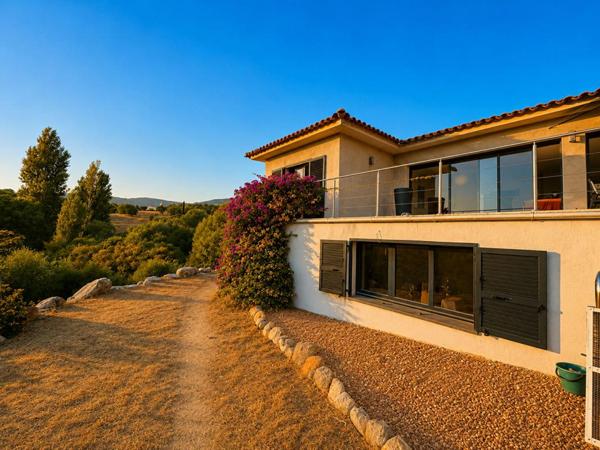 FIGARI , VILLA CONTEMPORAINE AVEC POTENTIEL INDÉPENDANT