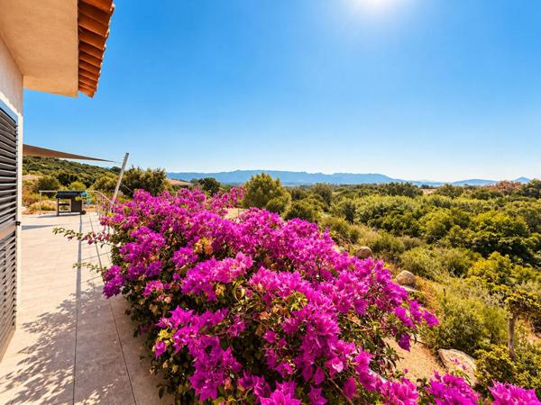 FIGARI , VILLA CONTEMPORAINE AVEC POTENTIEL INDÉPENDANT