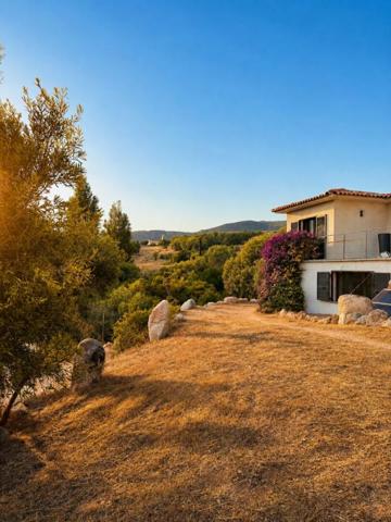 FIGARI , VILLA CONTEMPORAINE AVEC POTENTIEL INDÉPENDANT