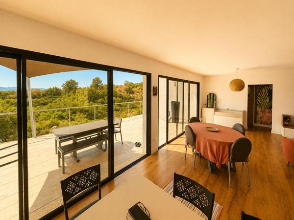FIGARI , VILLA CONTEMPORAINE AVEC POTENTIEL INDÉPENDANT