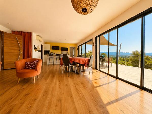 FIGARI , VILLA CONTEMPORAINE AVEC POTENTIEL INDÉPENDANT