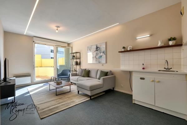 CLUIRE - Appartement 1 Pièce avec terrasse et place de stationnement couverte