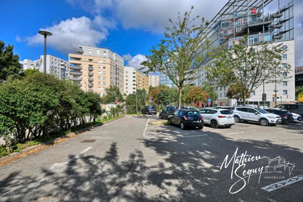 CLUIRE - Appartement 1 Pièce avec terrasse et place de stationnement couverte