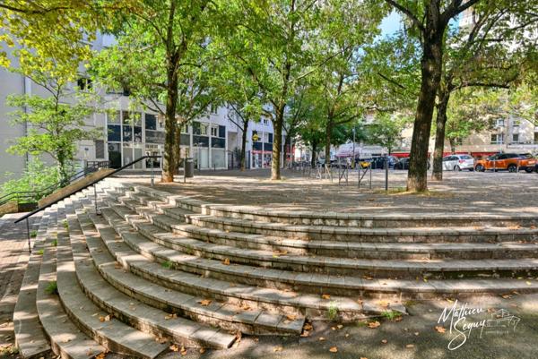CLUIRE - Appartement 1 Pièce avec terrasse et place de stationnement couverte
