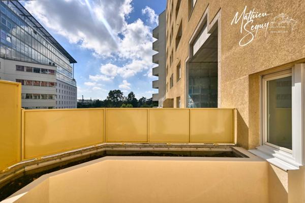 CLUIRE - Appartement 1 Pièce avec terrasse et place de stationnement couverte