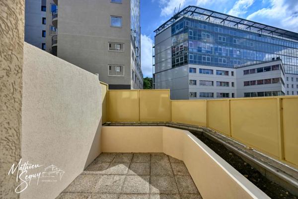 CLUIRE - Appartement 1 Pièce avec terrasse et place de stationnement couverte