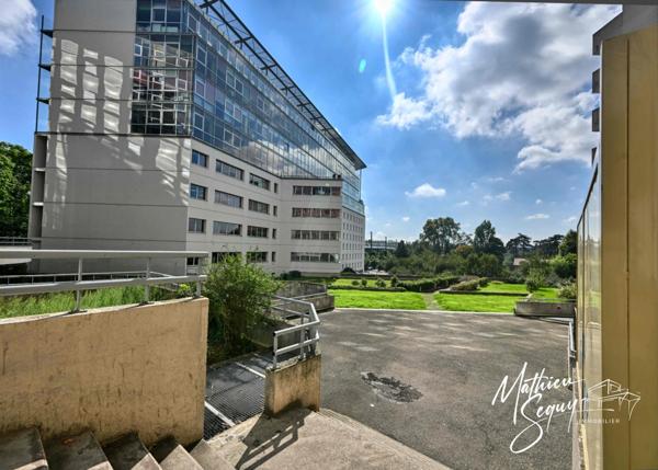 CLUIRE - Appartement 1 Pièce avec terrasse et place de stationnement couverte