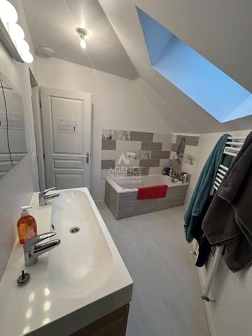Maison 76pièces 166 m2 - L'Etang La Ville - proximité Gare Loyer 3 000 €/mois **  - Référence  17637