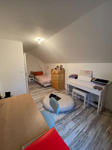 Maison 76pièces 166 m2 - L'Etang La Ville - proximité Gare Loyer 3 000 €/mois **  - Référence  17637