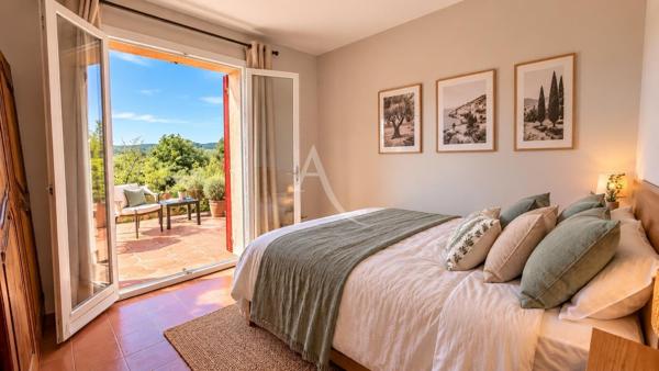 VILLA DE 122.23M2 AVEC TERRASSE PISCINE ET GARAGE AU CALME À CRUIS
