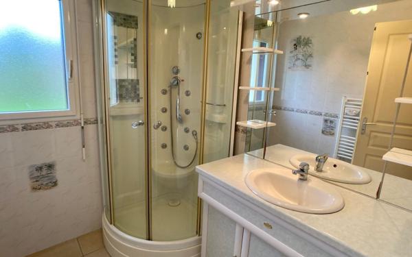 Maison à vendre    6 pièces •  Esquibien