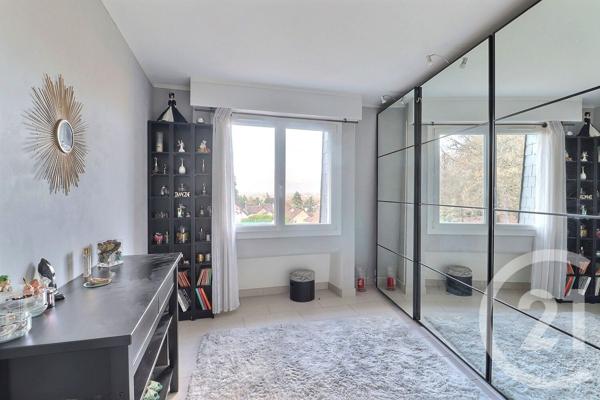 Appartement F5 à vendre  5 pièces - 110,82 m2 VAUJOURS - 93