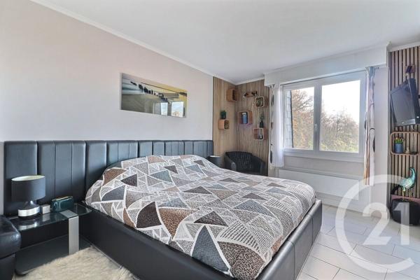 Appartement F5 à vendre  5 pièces - 110,82 m2 VAUJOURS - 93