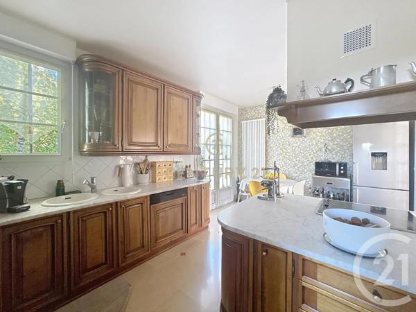 Maison à vendre  7 pièces - 172,05 m 2   LE PLESSIS TREVISE  - 94