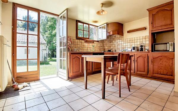 Maison à vendre    6 pièces •  Saint-Astier