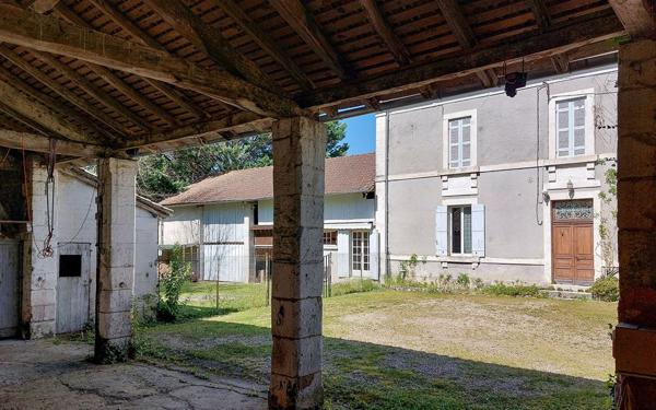 Maison à vendre    6 pièces •  Saint-Astier