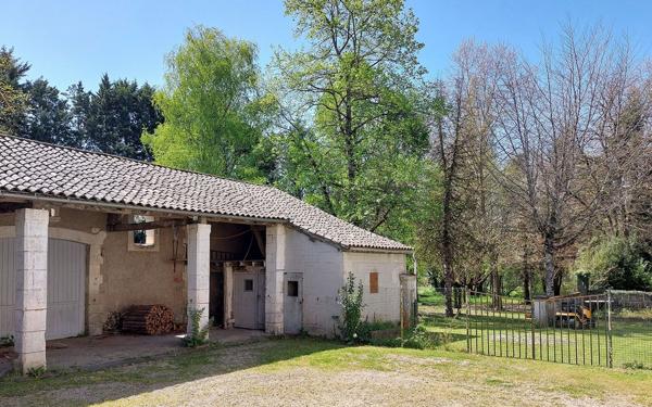 Maison à vendre    6 pièces •  Saint-Astier
